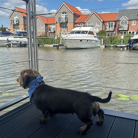 Lincoln Floating Holidays Екстер'єр фото