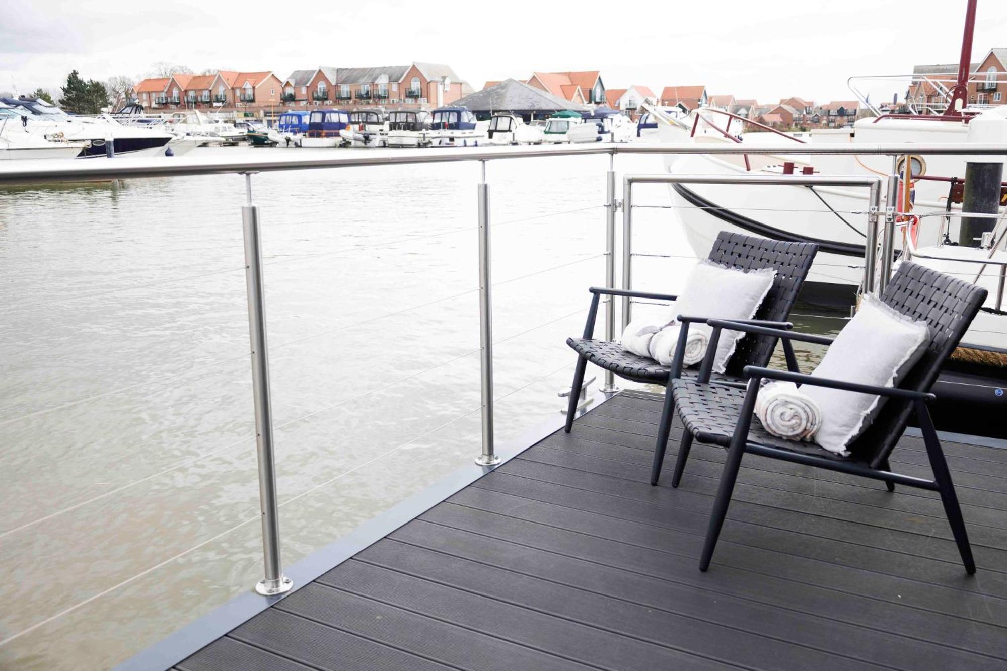 Lincoln Floating Holidays Екстер'єр фото