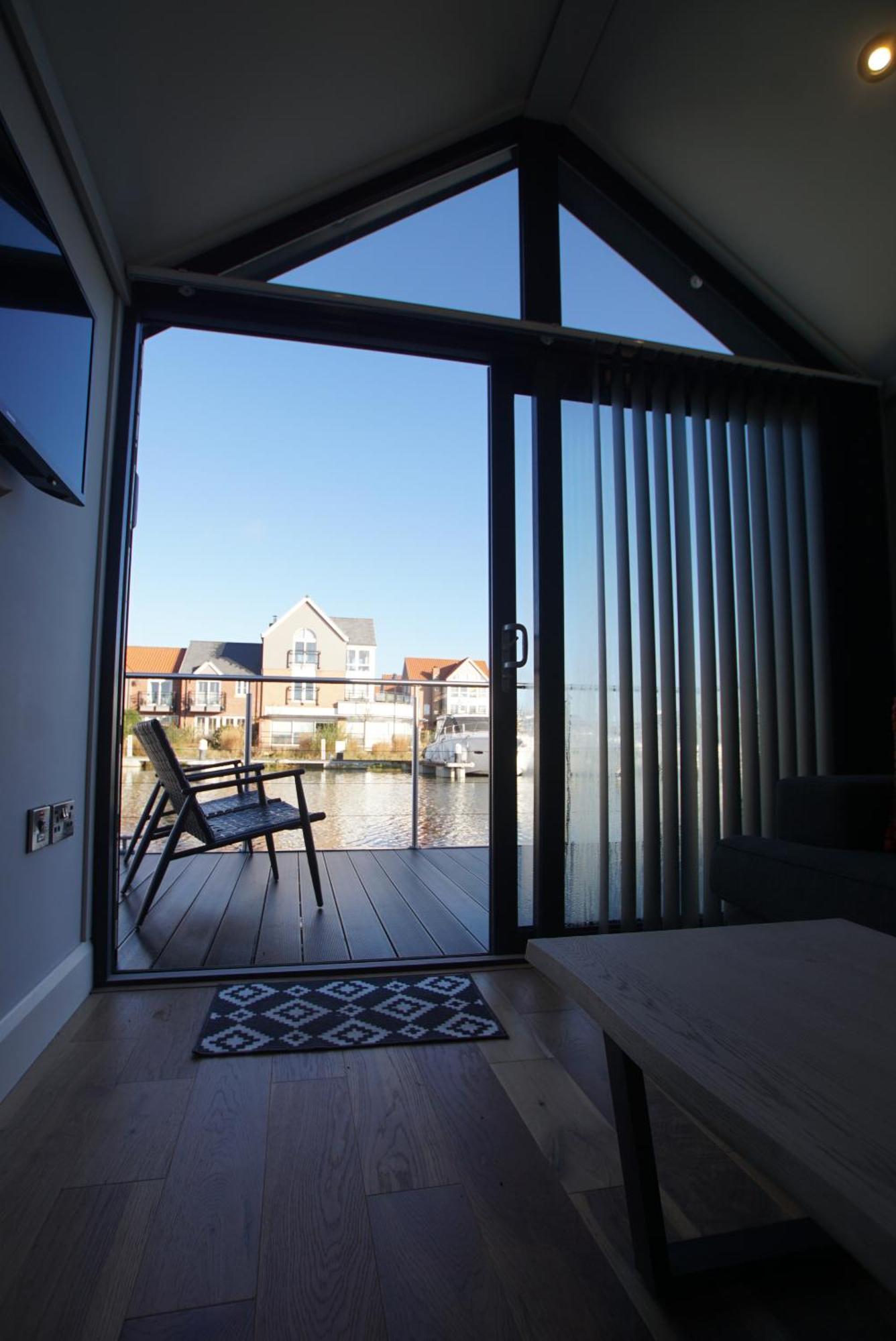 Lincoln Floating Holidays Екстер'єр фото